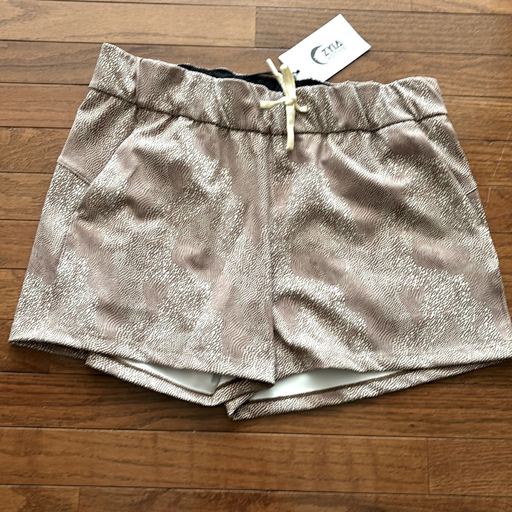 NWT Zyia Active Brown Dot Club Shorts Large L 4952L